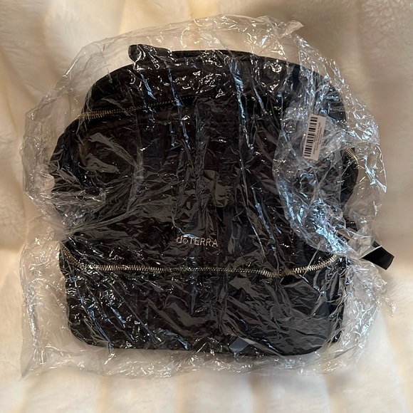 🖤🖤PRICE DROP🖤🖤NWOT-Limited Edition DoTERRA Backpack🎒STILL IN THE WRAPPING. - Picture 2 of 9